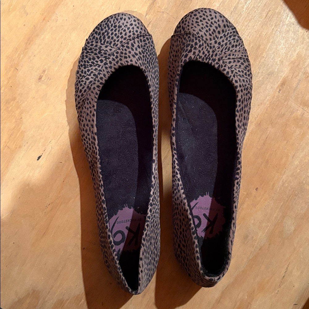 Rocket Dog Black and Brown Flats